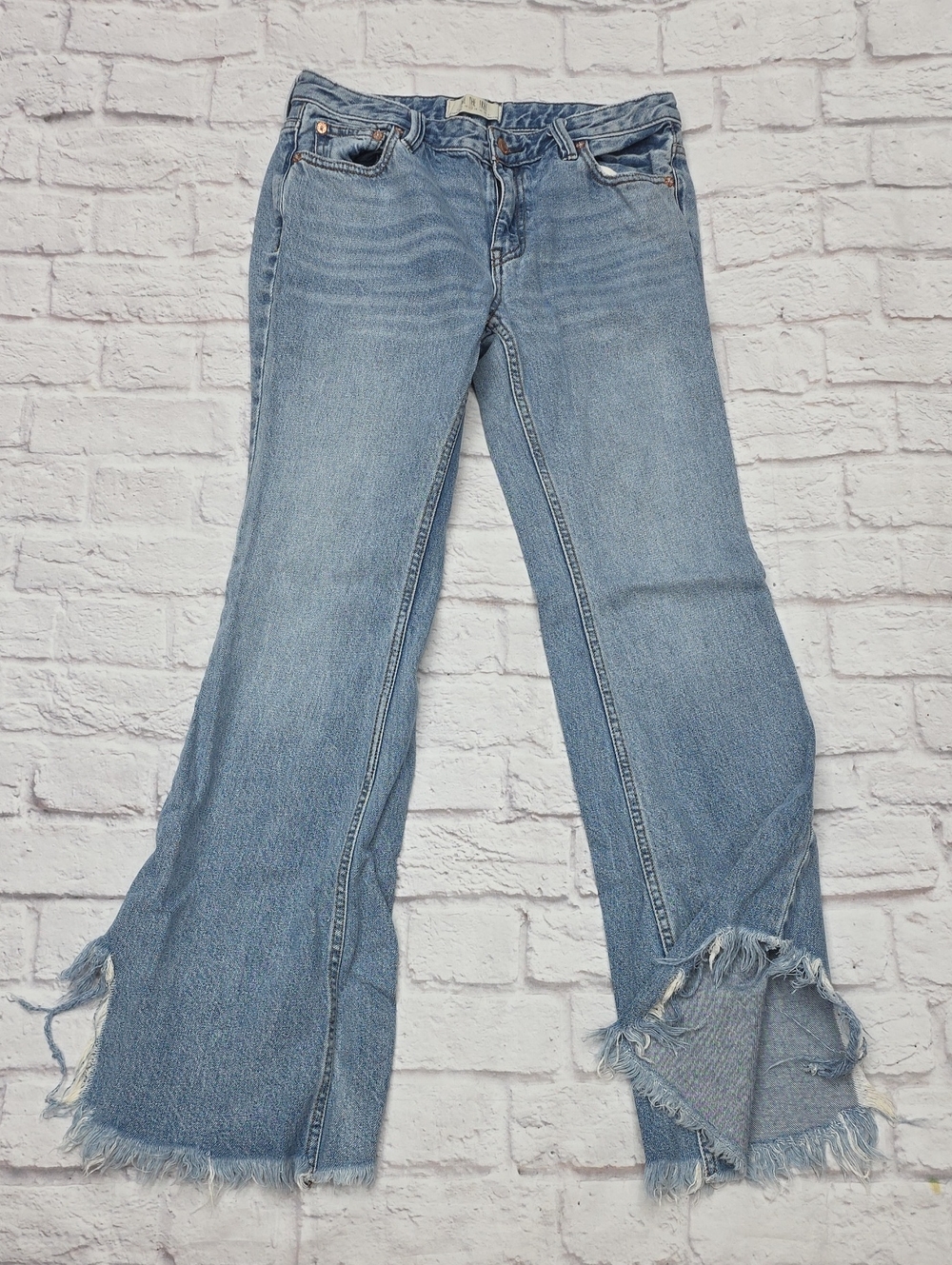 We The Free Flared Jeans Sz 27(32x32) Blue Raw Hem Frayed Cut Out Boho OB797490